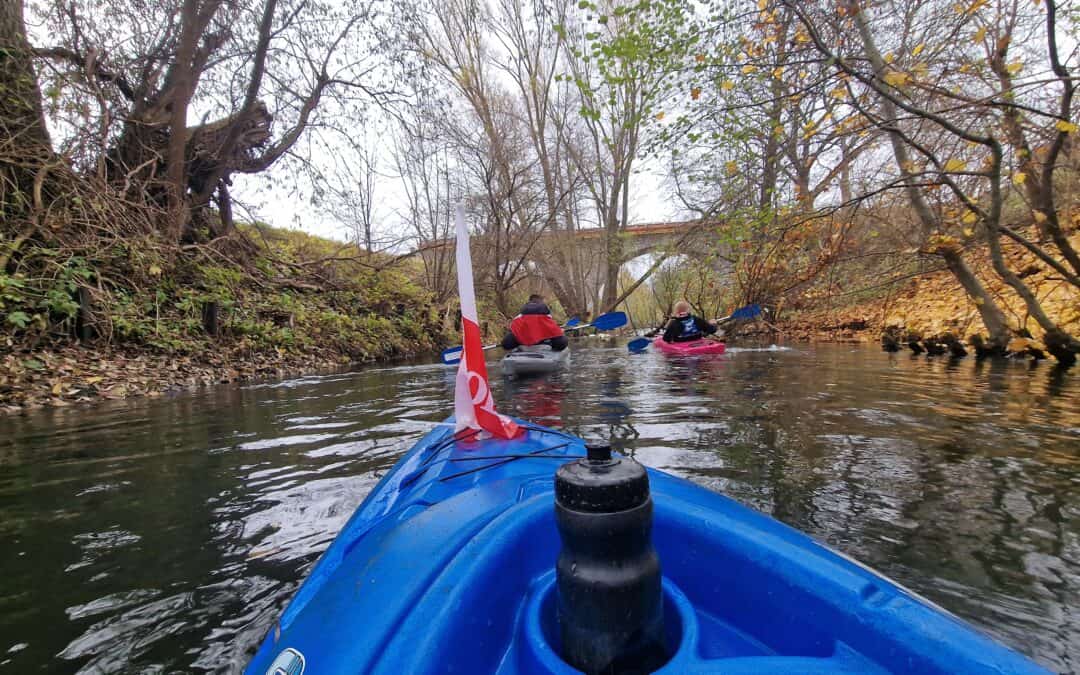Spływ kajakowy w Dzień Niepodległości